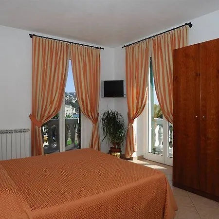 Vesuvio מלון 3*